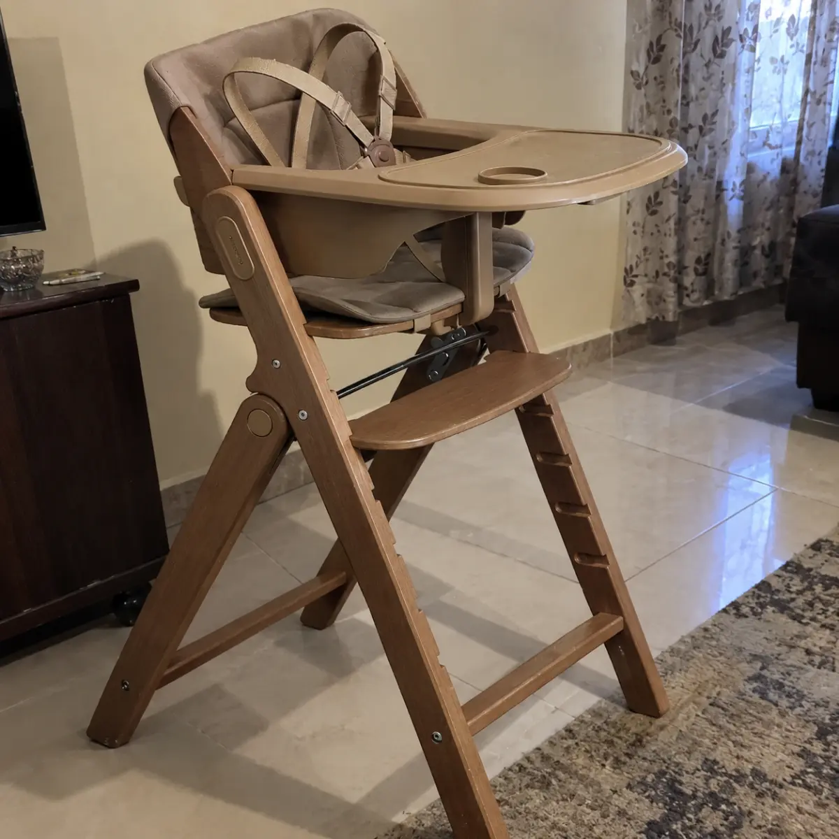 A Mamazing GrowPod Pro wooden high chair in walnut, with its tray and harness, owned by a parent we know